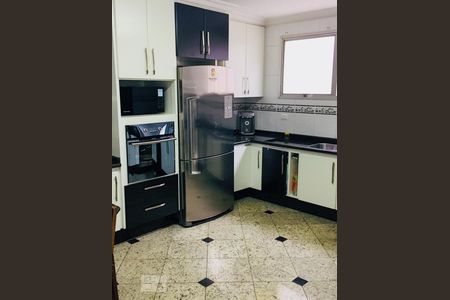 Casa à venda com 470m², 4 quartos e 7 vagas Casa à venda com 470m², 4 quartos e 7 vagasCozinha