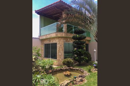 Casa à venda com 470m², 4 quartos e 7 vagas Casa à venda com 470m², 4 quartos e 7 vagasFachada