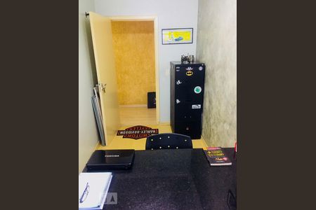 Casa à venda com 470m², 4 quartos e 7 vagas Casa à venda com 470m², 4 quartos e 7 vagasEscritório