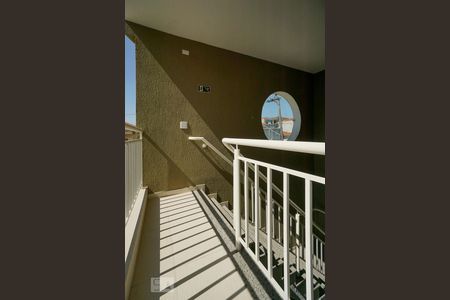 Corredor externo de apartamento para alugar com 2 quartos, 45m² em Chácara Mafalda, São Paulo