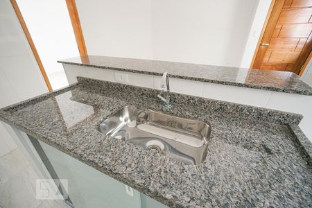 Detalhe cozinha de apartamento para alugar com 1 quarto, 35m² em Chácara Mafalda, São Paulo