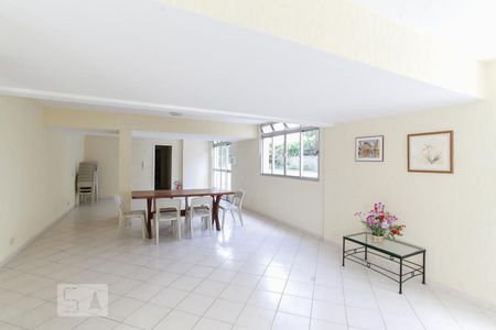 Apartamento para alugar com 76m², 2 quartos e 1 vaga Apartamento para alugar com 76m², 2 quartos e 1 vagaÁrea comum - Salão de festas