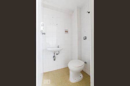 Apartamento para alugar com 76m², 2 quartos e 1 vaga Apartamento para alugar com 76m², 2 quartos e 1 vagaBanheiro de Serviço