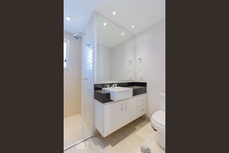 Banheiro de apartamento para alugar com 3 quartos, 69m² em Vila Sofia, São Paulo