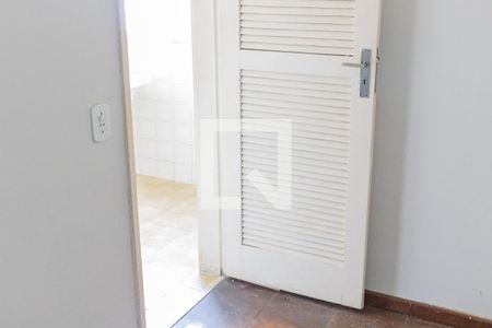 Apartamento à venda com 120m², 4 quartos e 2 vagas Apartamento à venda com 120m², 4 quartos e 2 vagasQuarto de Serviço