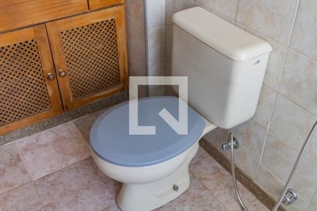 Apartamento à venda com 120m², 4 quartos e 2 vagas Apartamento à venda com 120m², 4 quartos e 2 vagasBanheiro da Suíte