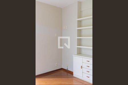 Apartamento à venda com 120m², 4 quartos e 2 vagas Apartamento à venda com 120m², 4 quartos e 2 vagasQuarto 1