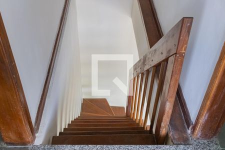 Apartamento à venda com 120m², 4 quartos e 2 vagas Apartamento à venda com 120m², 4 quartos e 2 vagasEscada