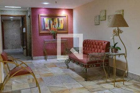 Apartamento à venda com 120m², 4 quartos e 2 vagas Apartamento à venda com 120m², 4 quartos e 2 vagasHall social