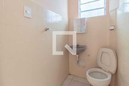 Banheiro de casa para alugar com 1 quarto, 28m² em Jardim de Lorenzo, São Paulo