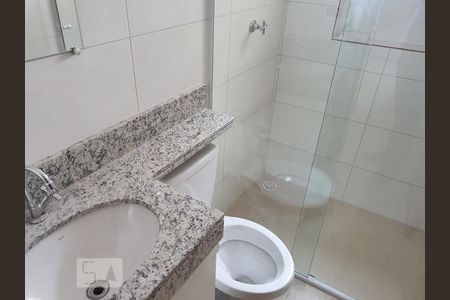 Banheiro de apartamento para alugar com 2 quartos, 50m² em Vila Leonor, São Paulo