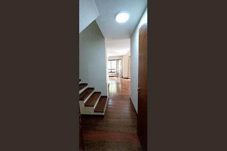 Apartamento para alugar com 185m², 3 quartos e 3 vagasEscada