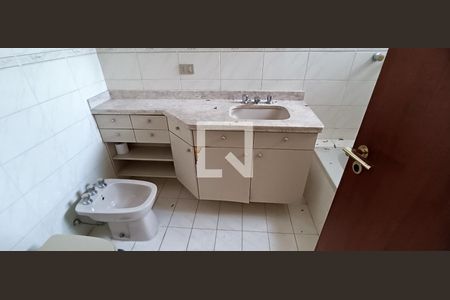 Apartamento para alugar com 185m², 3 quartos e 3 vagasBanheiro da Suíte 1