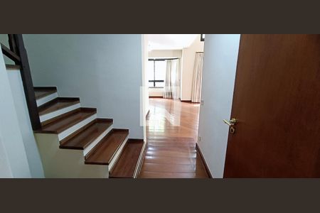 Apartamento para alugar com 185m², 3 quartos e 3 vagasEscada