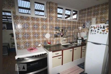 Casa à venda com 295m², 4 quartos e 3 vagas Casa à venda com 295m², 4 quartos e 3 vagasCozinha