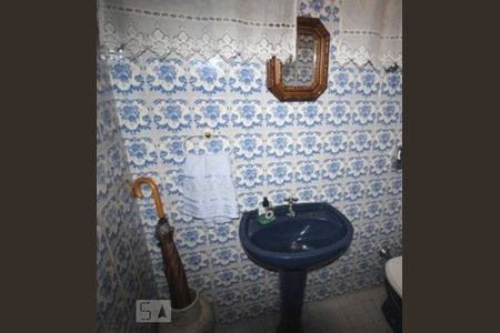 Casa à venda com 295m², 4 quartos e 3 vagas Casa à venda com 295m², 4 quartos e 3 vagasLavabo