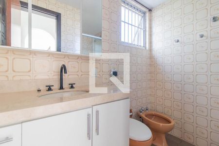 Banheiro de apartamento para alugar com 1 quarto, 45m² em Vila Assunção, Porto Alegre