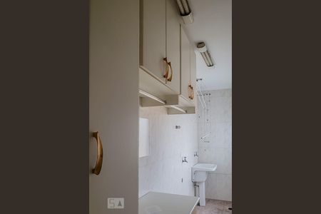 Apartamento à venda com 130m², 3 quartos e 2 vagas Apartamento à venda com 130m², 3 quartos e 2 vagasÁrea de Serviço