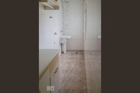 Apartamento à venda com 130m², 3 quartos e 2 vagas Apartamento à venda com 130m², 3 quartos e 2 vagasÁrea de Serviço