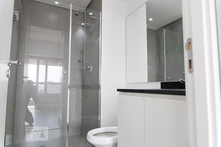 Banheiro de kitnet/studio para alugar com 1 quarto, 28m² em República, São Paulo