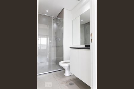 Banheiro de kitnet/studio para alugar com 1 quarto, 28m² em República, São Paulo