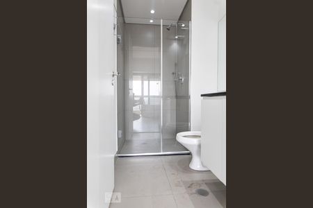 Banheiro de kitnet/studio para alugar com 1 quarto, 28m² em República, São Paulo