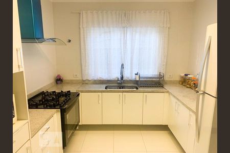 Casa à venda com 350m², 2 quartos e 2 vagasCozinha