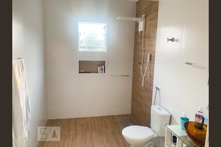 Casa à venda com 350m², 2 quartos e 2 vagasBanheiro 1