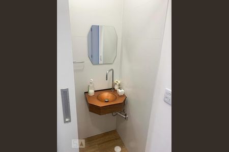 Casa à venda com 350m², 2 quartos e 2 vagasLavabo