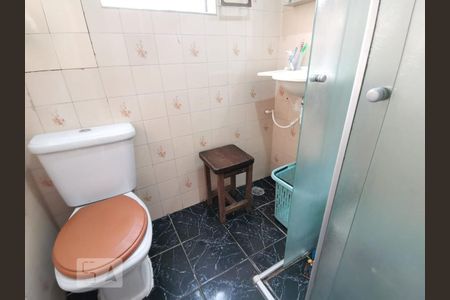 Banheiro de casa para alugar com 2 quartos, 90m² em Vila Sônia, São Paulo