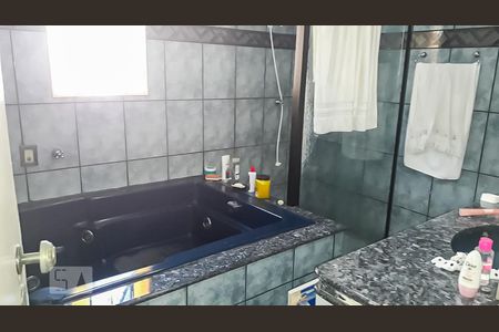 Casa à venda com 235m², 3 quartos e 3 vagasBanheiro