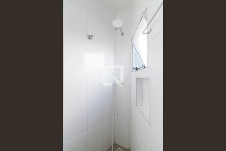 Banheiro de kitnet/studio para alugar com 1 quarto, 20m² em Vila Linda, Santo André