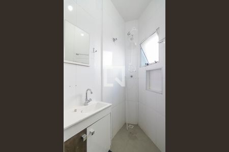 Banheiro de kitnet/studio para alugar com 1 quarto, 20m² em Vila Linda, Santo André