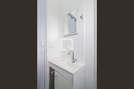 Banheiro de kitnet/studio para alugar com 1 quarto, 20m² em Vila Linda, Santo André