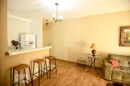 Sala de apartamento para alugar com 2 quartos, 60m² em Jardim Tupanci, Barueri