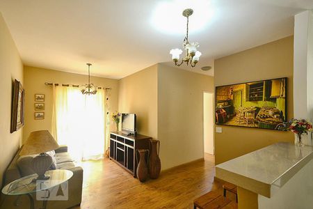 Sala de apartamento para alugar com 2 quartos, 60m² em Jardim Tupanci, Barueri