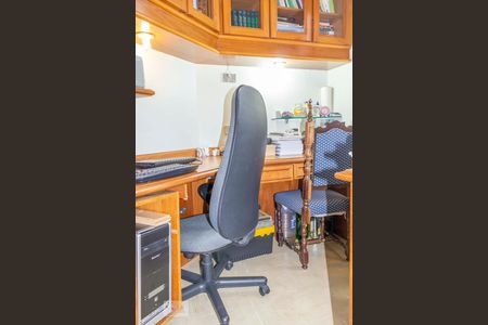 Apartamento à venda com 280m², 4 quartos e 4 vagasEscritório