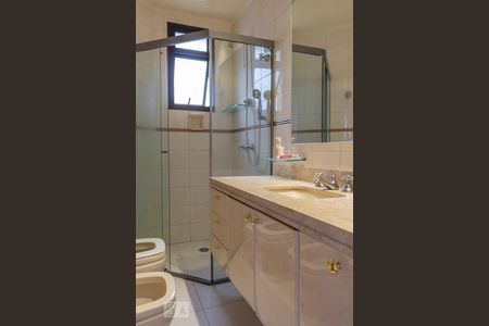 Apartamento à venda com 280m², 4 quartos e 4 vagasBanheiro da Suíte 3