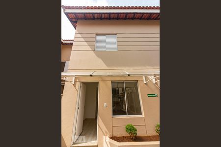 Casa de condomínio à venda com 80m², 2 quartos e 2 vagasFachada