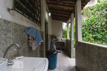 Casa à venda com 372m², 3 quartos e 3 vagas Casa à venda com 372m², 3 quartos e 3 vagasÁrea de Serviço (Fundos)