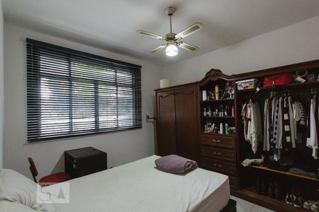 Casa à venda com 372m², 3 quartos e 3 vagas Casa à venda com 372m², 3 quartos e 3 vagasQuarto 2