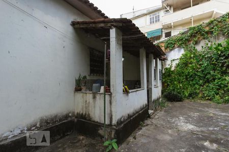 Casa à venda com 372m², 3 quartos e 3 vagas Casa à venda com 372m², 3 quartos e 3 vagasÁrea de Serviço (Fundos)