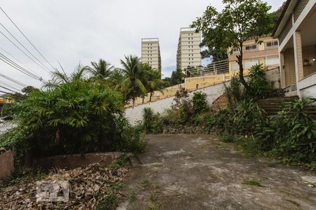 Casa à venda com 372m², 3 quartos e 3 vagas Casa à venda com 372m², 3 quartos e 3 vagasÁrea Externa - Entrada