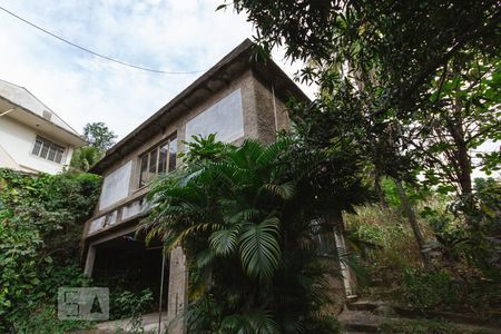 Casa à venda com 372m², 3 quartos e 3 vagas Casa à venda com 372m², 3 quartos e 3 vagasEdícula