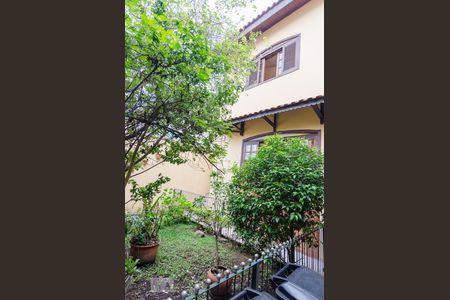 Casa à venda com 250m², 4 quartos e 3 vagas Casa à venda com 250m², 4 quartos e 3 vagasGaragem