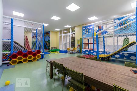 Apartamento à venda com 151m², 3 quartos e 2 vagas Apartamento à venda com 151m², 3 quartos e 2 vagasÁrea Comum: Brinquedoteca