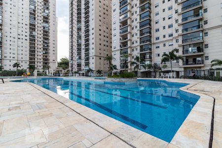 Apartamento à venda com 151m², 3 quartos e 2 vagas Apartamento à venda com 151m², 3 quartos e 2 vagasÁrea Comum: Piscina