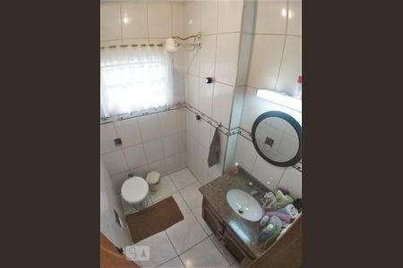 Casa à venda com 122m², 3 quartos e 3 vagas Casa à venda com 122m², 3 quartos e 3 vagasBanheiro