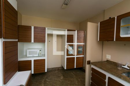 Apartamento para alugar com 300m², 4 quartos e 3 vagas Apartamento para alugar com 300m², 4 quartos e 3 vagasCozinha
