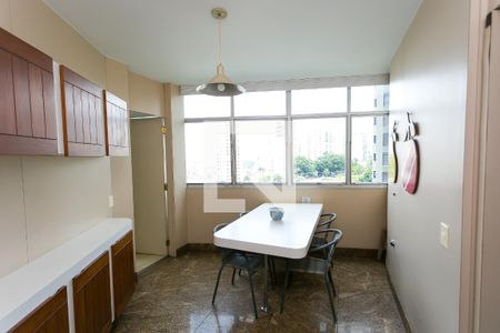 Apartamento para alugar com 300m², 4 quartos e 3 vagas Apartamento para alugar com 300m², 4 quartos e 3 vagasCopa